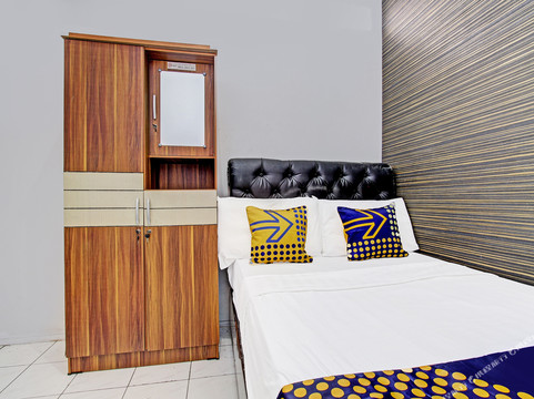 SPOT ON 91523 Kenari Guesthouse