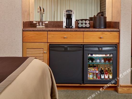 Cavalier Oceanfront Resort Room Type - Deluxe King Room with Fireplace