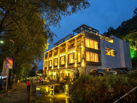 重渡沟溪上鹊鸣民宿