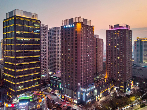 百事特威酒店(木塔寺地铁站万达ONE店)主图