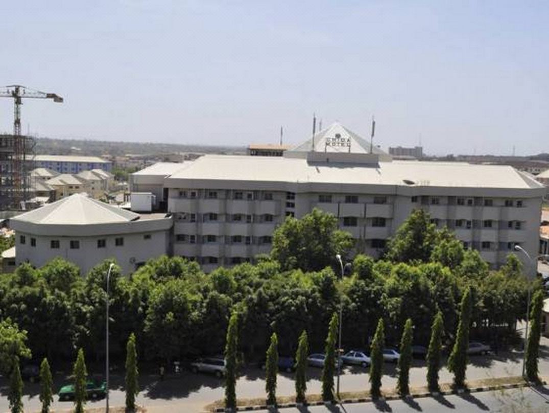 Commodore Suites