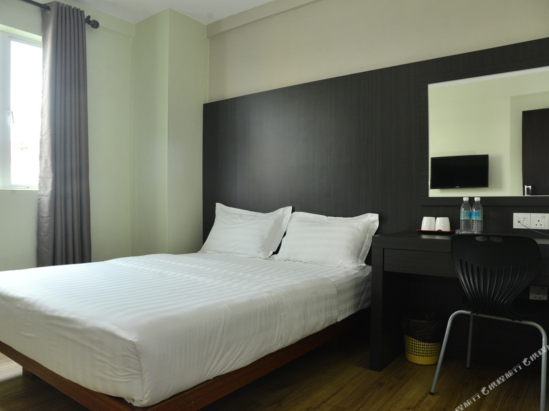 OYO 43990 Sunshine Inn