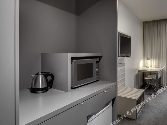 Travelodge Hotel Melbourne Docklands Room Type - Guest King Room
