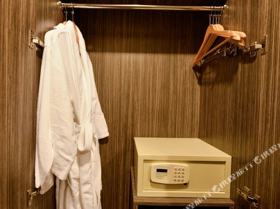 Grand Alora Hotel Room Type - Deluxe King Room