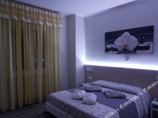 Albergo Paradiso Room Type - Triple Room Albergo Paradiso Room Type - Triple Room