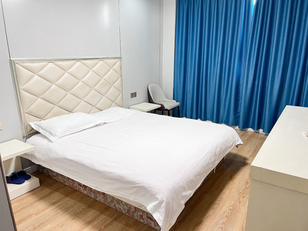 Lining 99 Hotel
