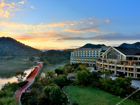 临安市酒店住宿-临安中都青山湖畔大酒店
