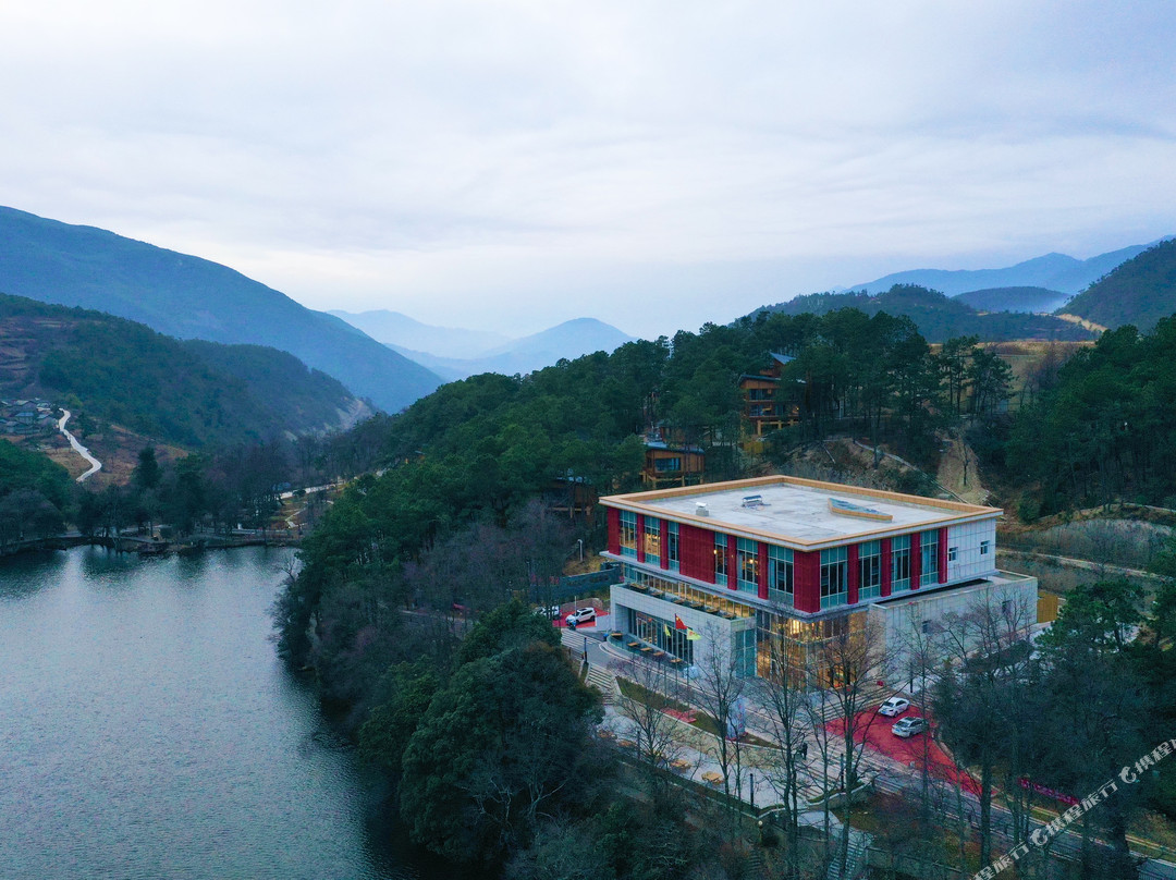 冕宁彝海·沐栖酒店