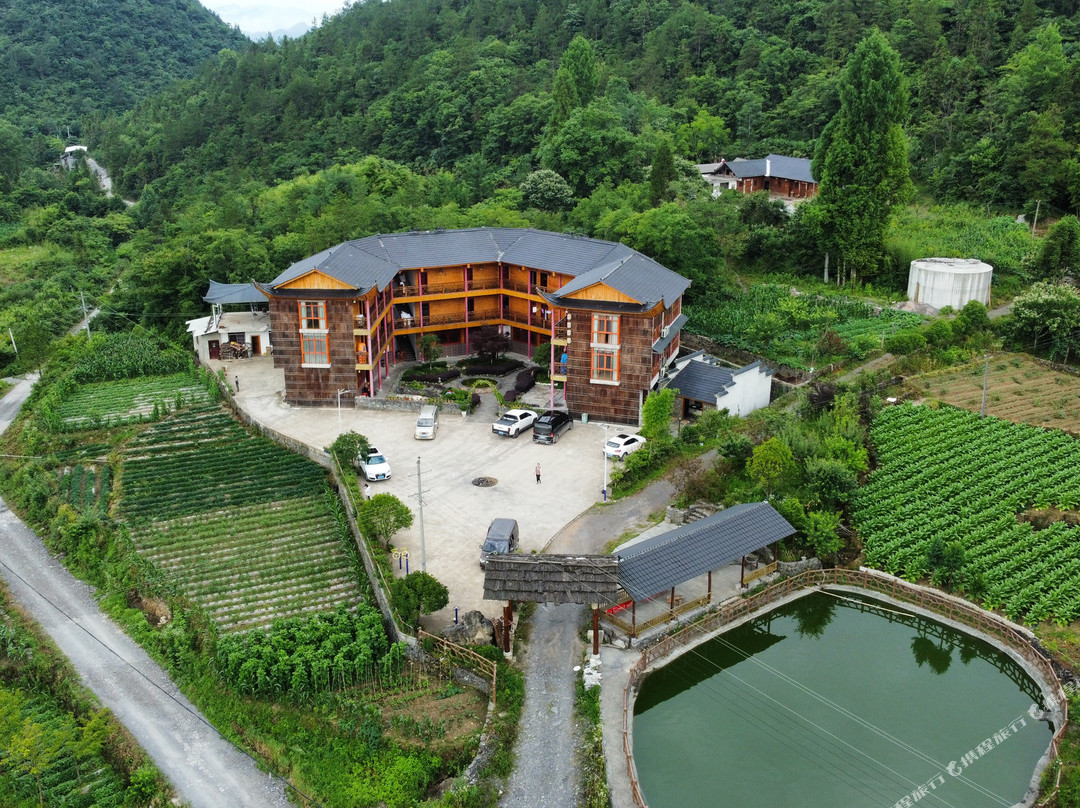 鹤峰屏山嘎嘎农庄