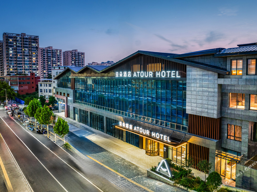 洛阳九都中路牡丹桥地铁站亚朵酒店