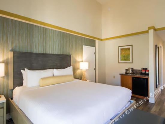 Inn at the Cove Room Type - Oceanview Poolside King Inn at the Cove Room Type - Oceanview Poolside King