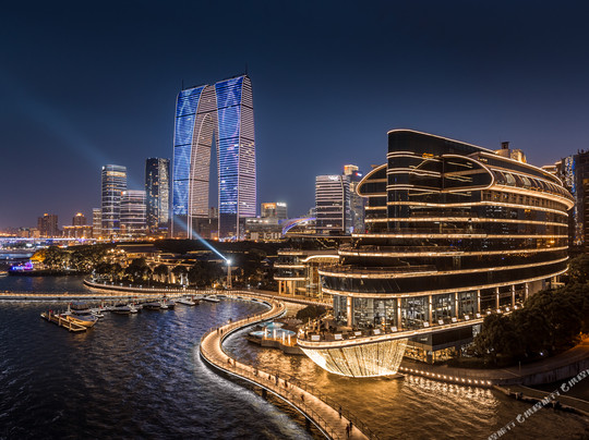 中茵皇冠假日酒店