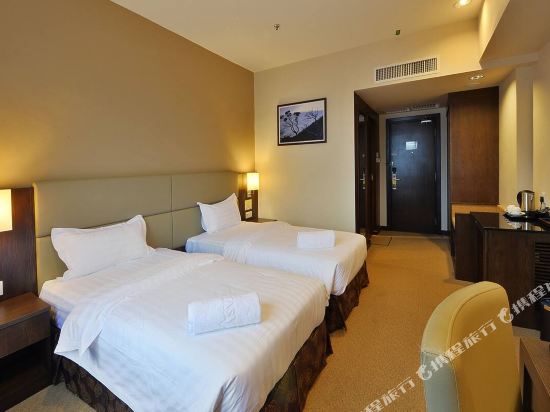 Lintas View Hotel Room Type - Premier Twin Room