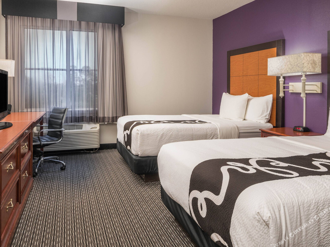 Golden Gate酒店住宿-美国那不勒斯东 I-75 拉昆塔套房酒店