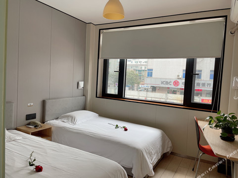 布丁严选酒店(杭州河坊街城站地铁站店)主图