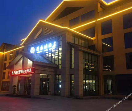 Wolong Lake Hotel