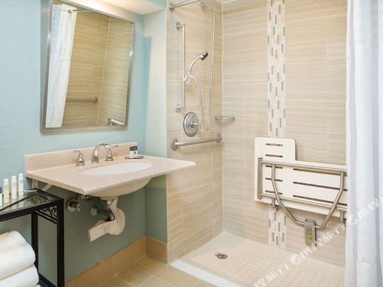 DoubleTree by Hilton Jacksonville-Riverfront Room Type - Mobility Hearing Accessible Queen Room with Roll In Shower