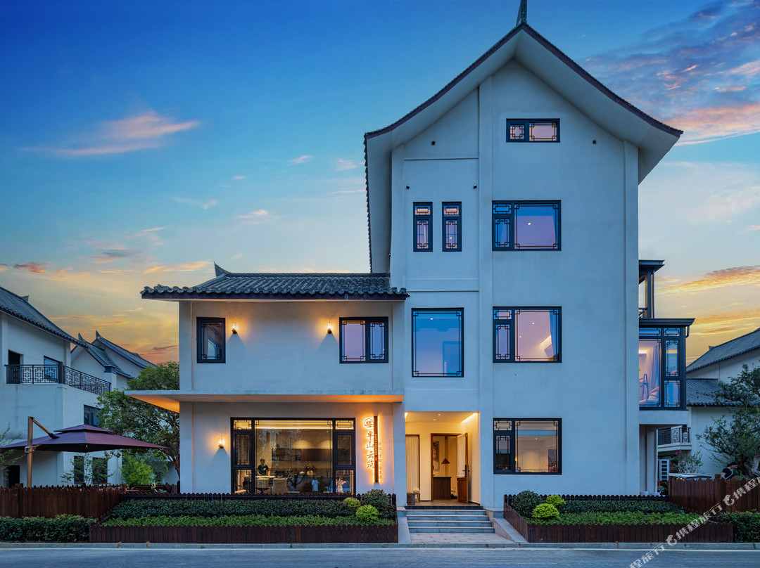 半山云筑•设计师庭院美宿（武当山风景区售票处店）