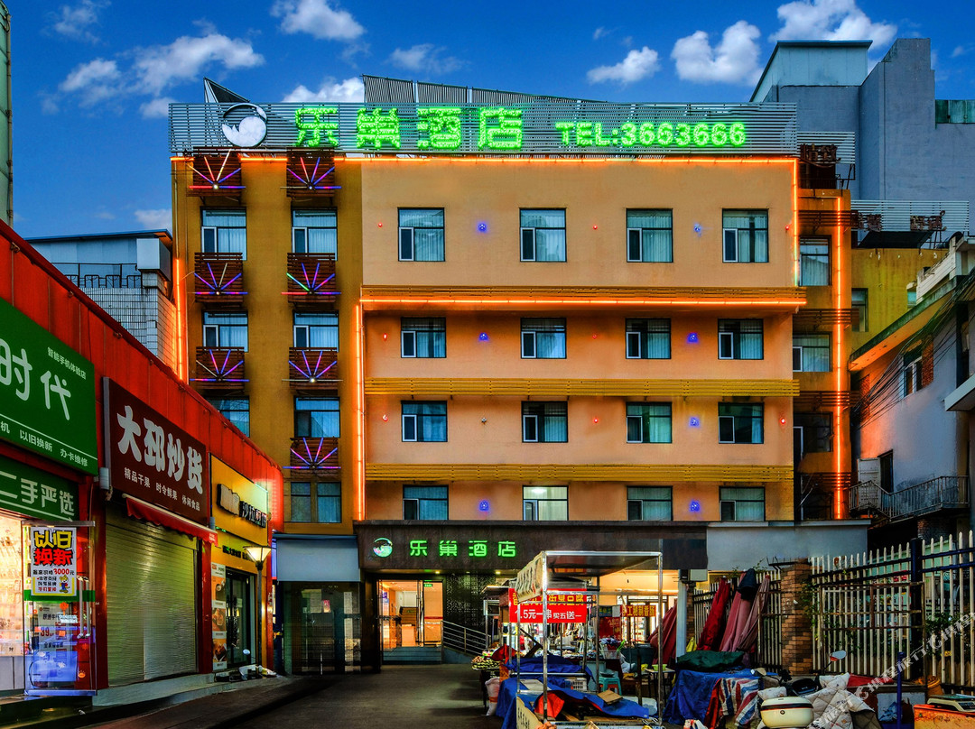 陇县酒店住宿-易佳时尚酒店