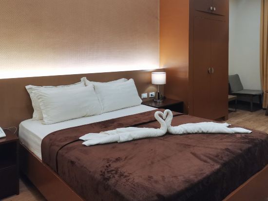 RedDoorz Premium @ Grand 29 Hotel