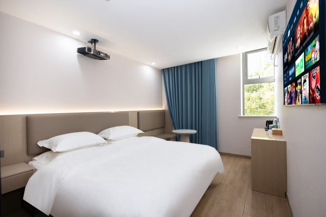 Yiya Hotel