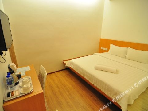 1 Million Hotel Room Type - No Window - Standard King Room