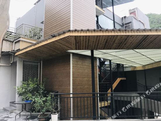 米易玲珑雅居精品酒店