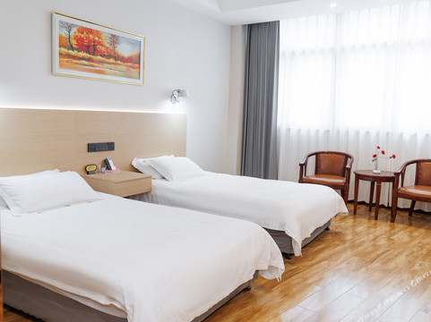 半岛粤潮轩商务酒店