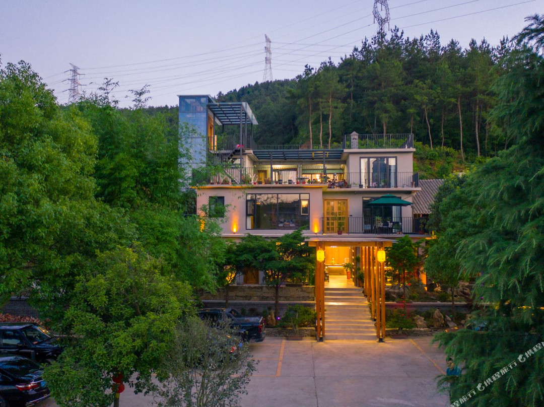 驿雲乡居·臻选临湖·观景·禅康养民宿(武当山景区售票处店)