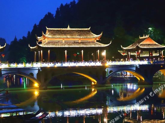 东方客栈(凤凰古城果芝好店)