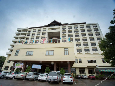 顺明酒店住宿-那空帕府大厦