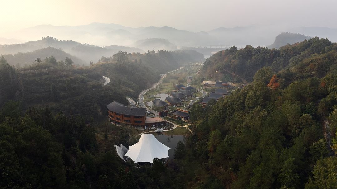 WONDER LIFE IN WUDANG LINGXI VALLY