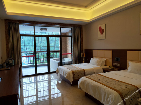 龙归寨瀑布酒店