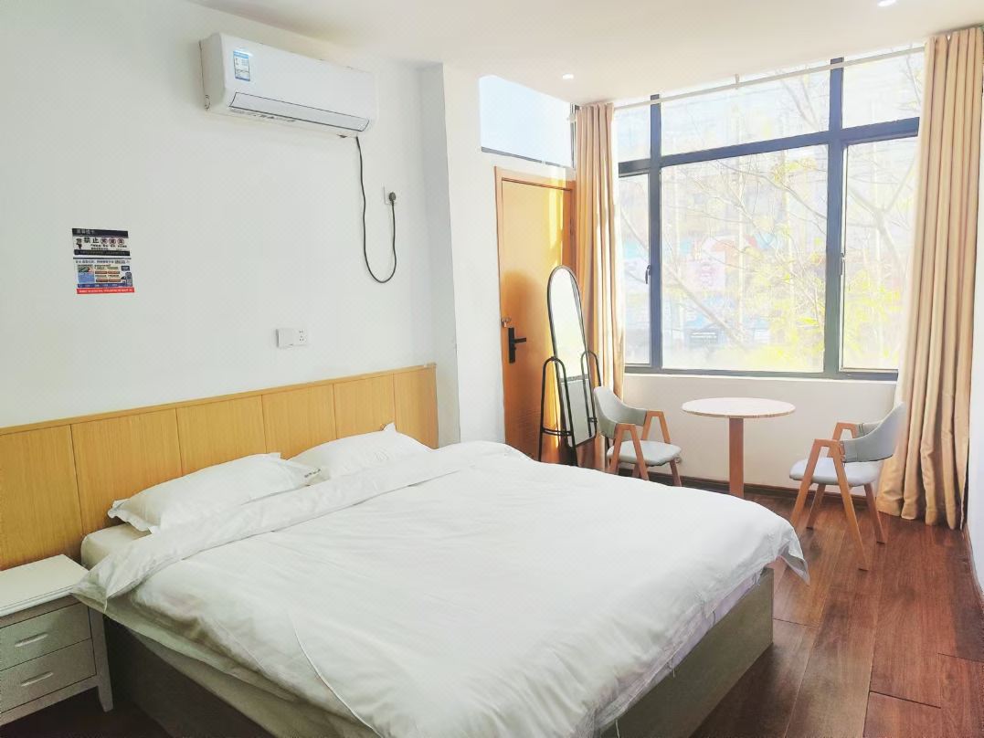 1. Leisure Station Hotel