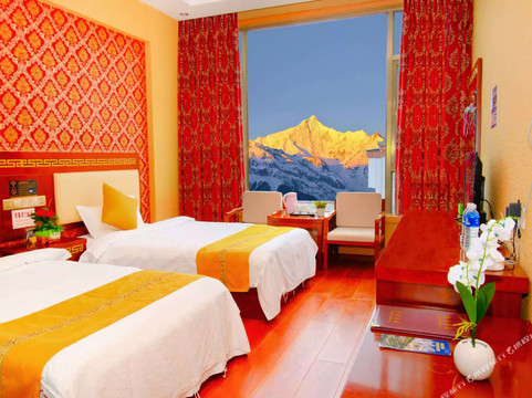 品松措酒店主图