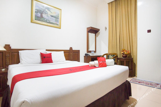 RedDoorz near Pantai Falajawa Ternate