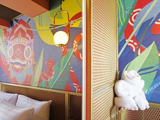 4 Monkeys Hotel Room Type - Deluxe King Room