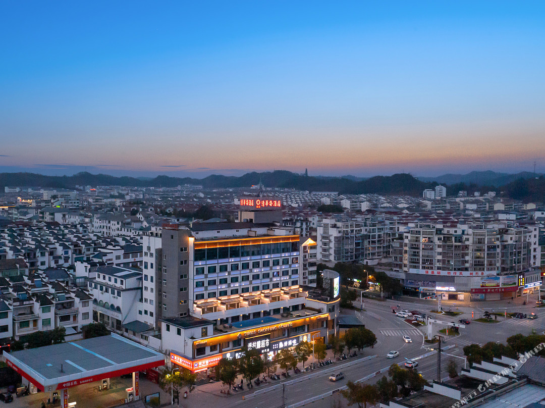 婺源瑞怡清华婺酒店（婺源高铁站店）主图