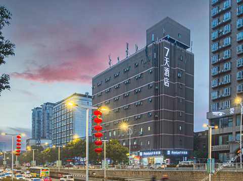 7天优品酒店（南昌八一广场火车站店)主图