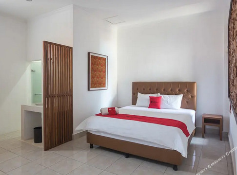 RedDoorz near Padang Galak Beach