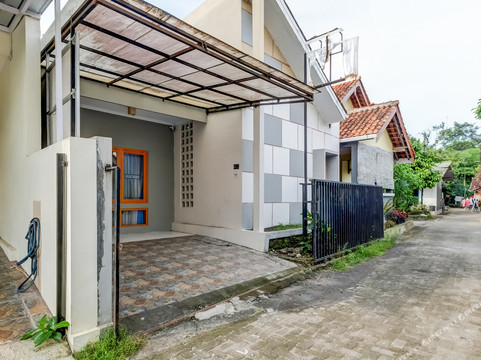 OYO 91239 Kost Rosandy House Yogyakarta