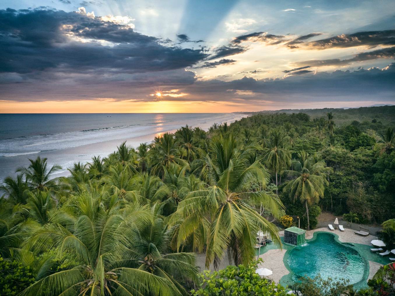 Clandestino海滩-官方