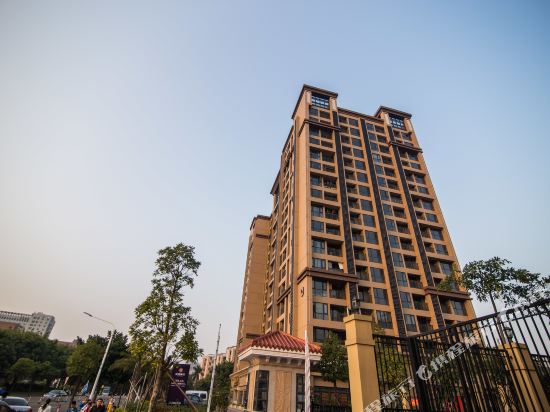 摩尔斯精品公寓（珠海新香洲体育中心金域华府店）