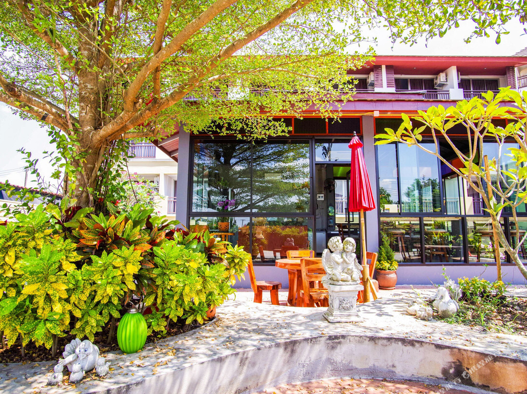 398 Nantharom Hotel And Residence