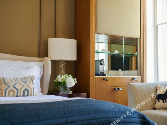 Corinthia London Room Type - Deluxe Junior Suite