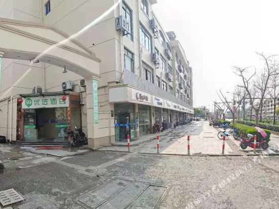 99优选酒店(上海奉贤长途汽车站南亭公路店)