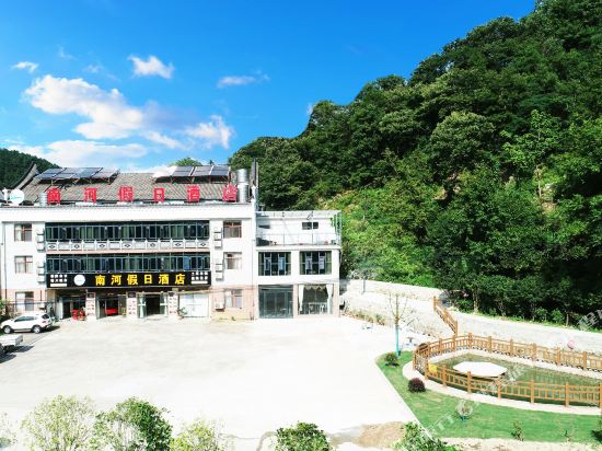 天堂寨南河假日宾馆