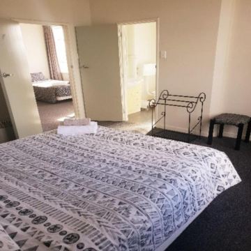 赛马骑师旅馆-官方