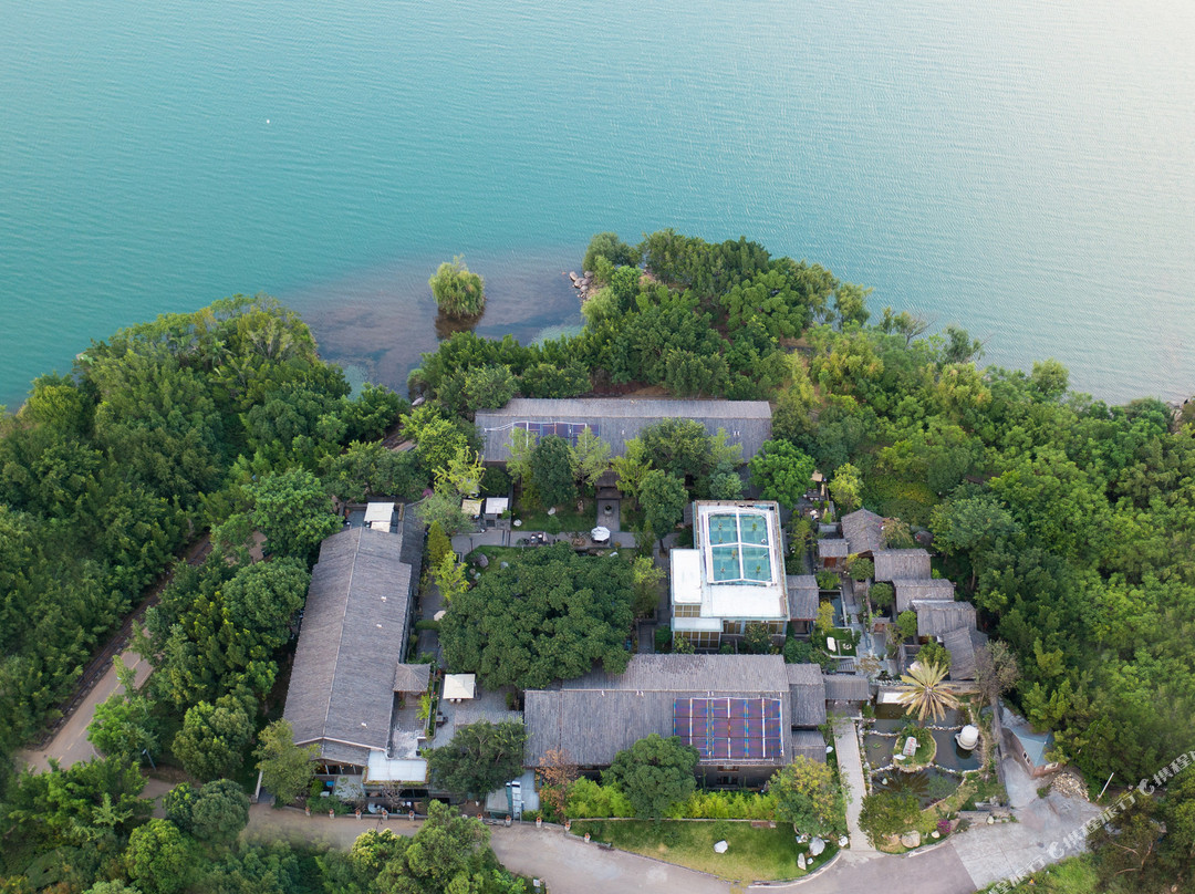 西昌邛海湾西波鹤影酒店