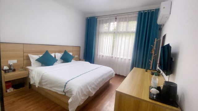 Fenghuang Duxiu Business Hotel！